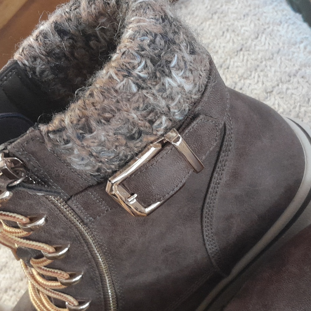 New Cliffs Women's Brown Ankle Boots - Picture 3 of 9